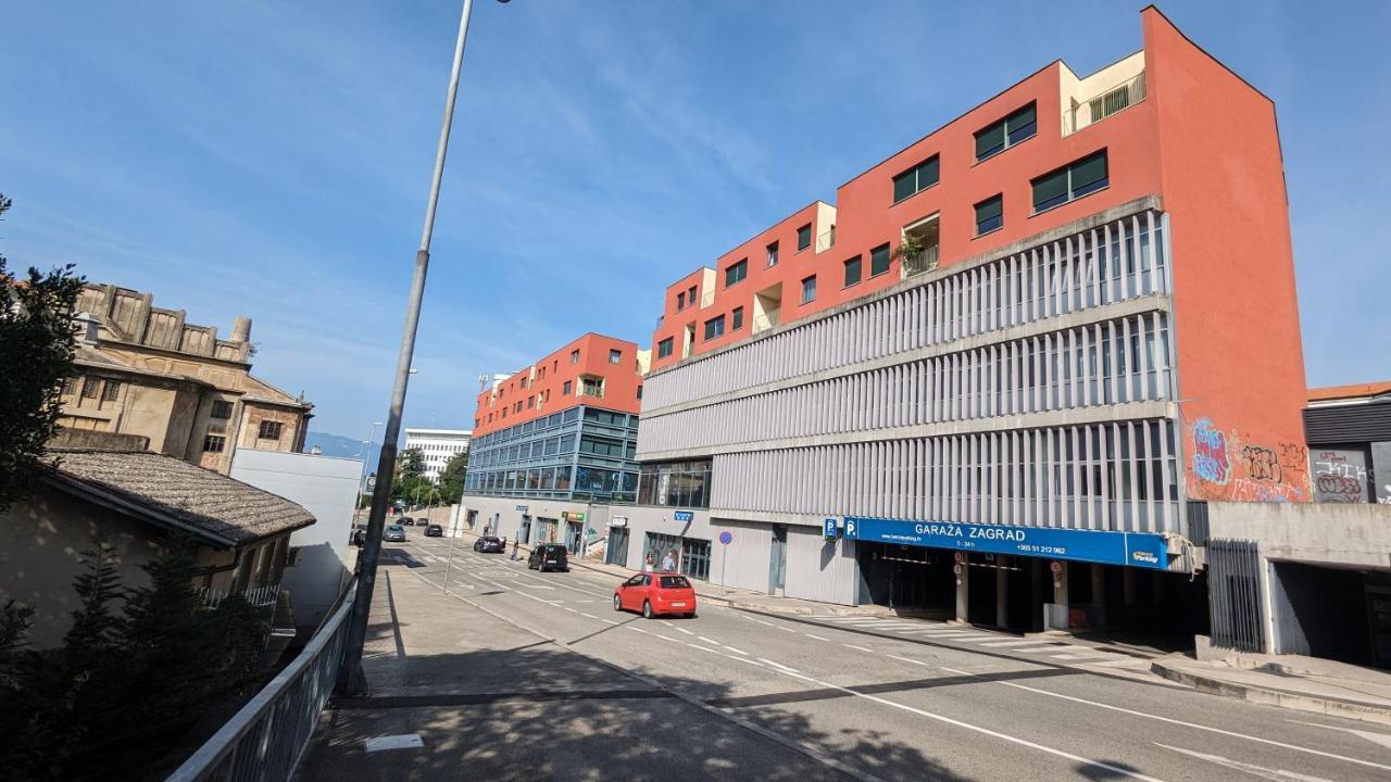 Downtown Fiume, Underground Garage Within The Property Exteriér fotografie